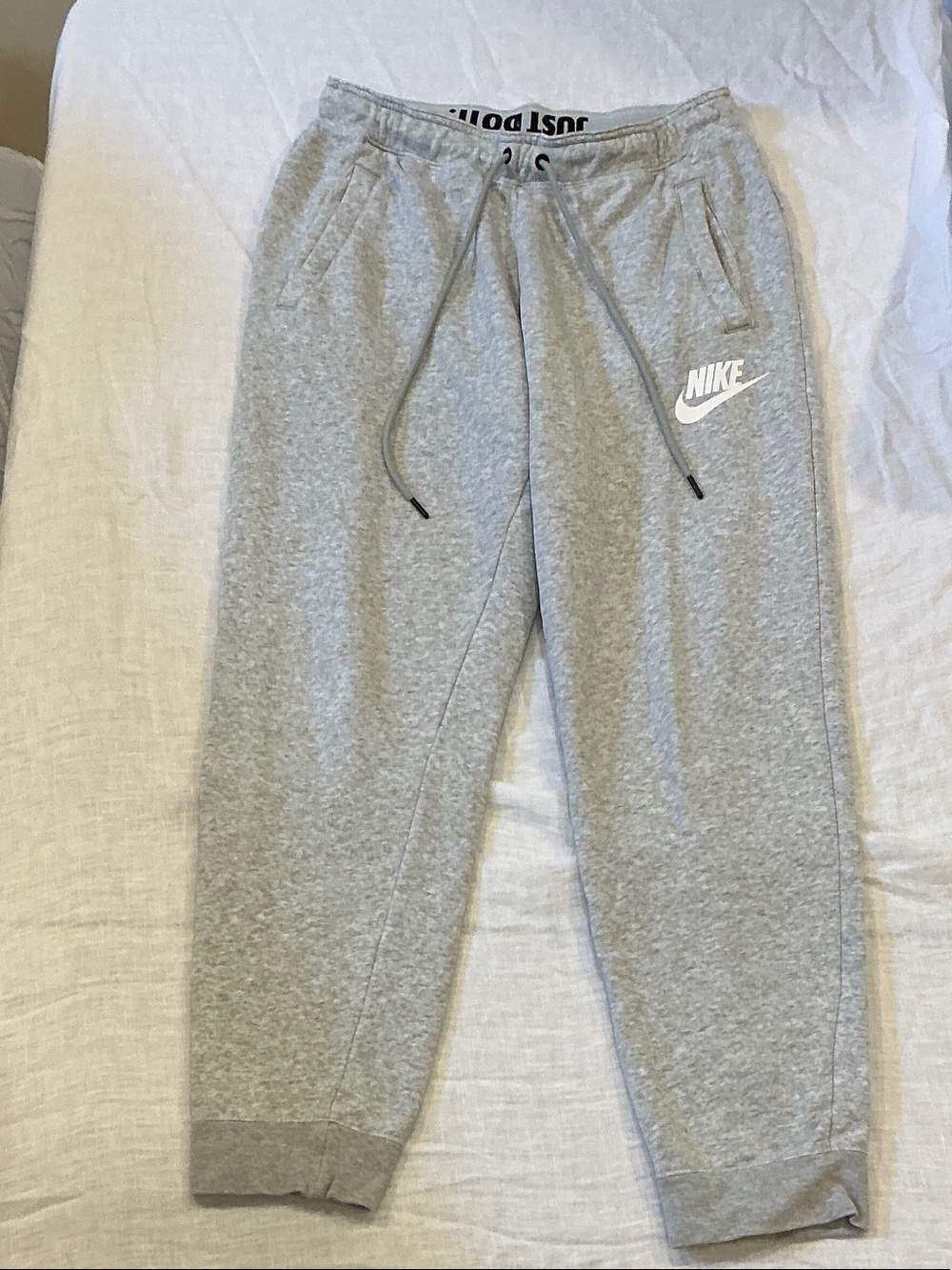 Nike Heather Gray Jogger Sweatpants Women’s Medium-fit more like Small